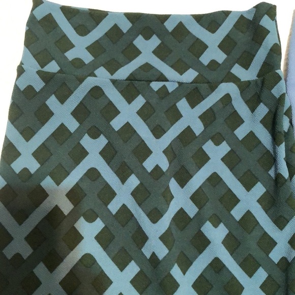 LulaRoe Cassie skirts (2) - Picture 3 of 6